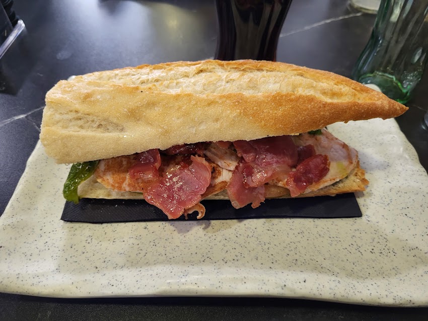 CAFETERÍA MÁS QUE CAFÉ