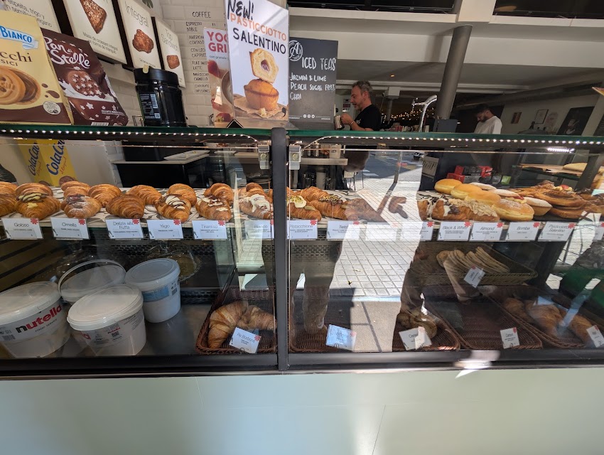 Crois Spazio Bar | Croissantería & Cafetería Italiana