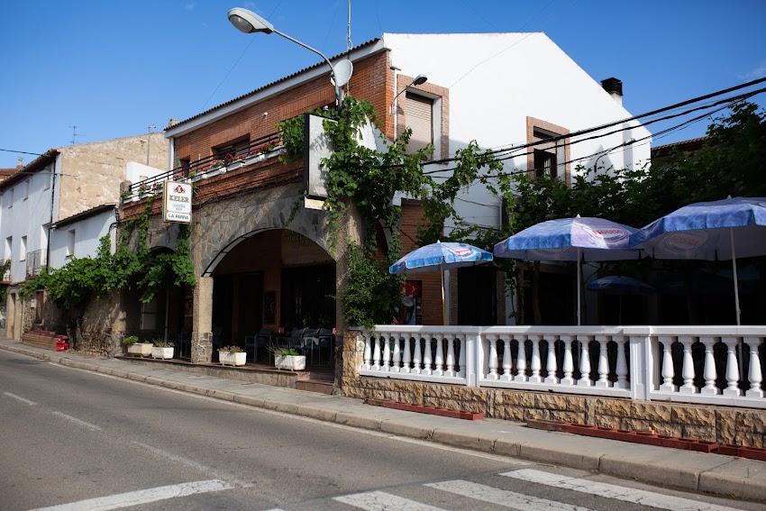 Bar Restaurante y Alojamiento La Parra