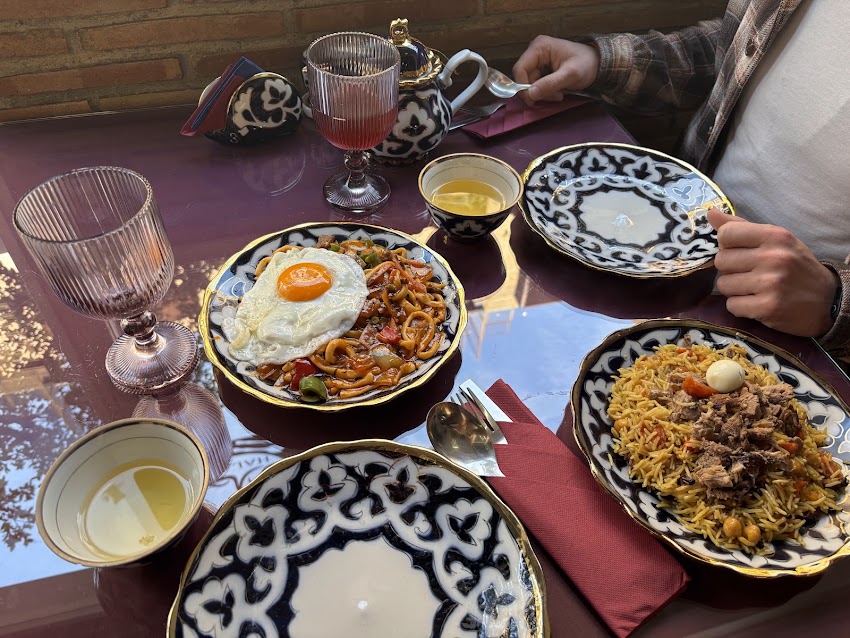 Restaurante Uzbeko Tashkent Oasis