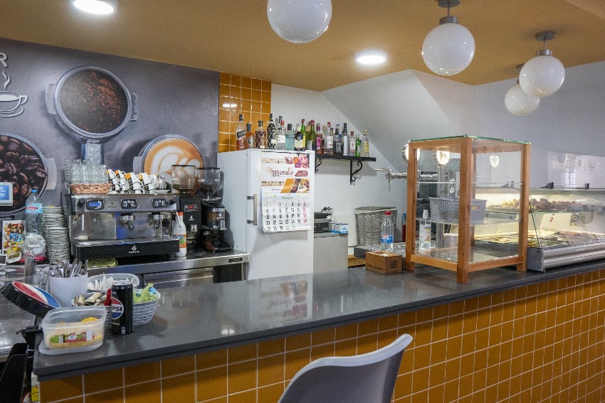 CAFETERÍA CERVECERÍA JULIA CHIVA