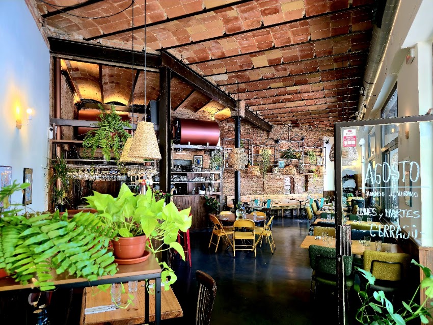 Loras Bar