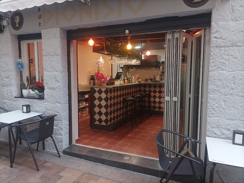 Dionisio bar.