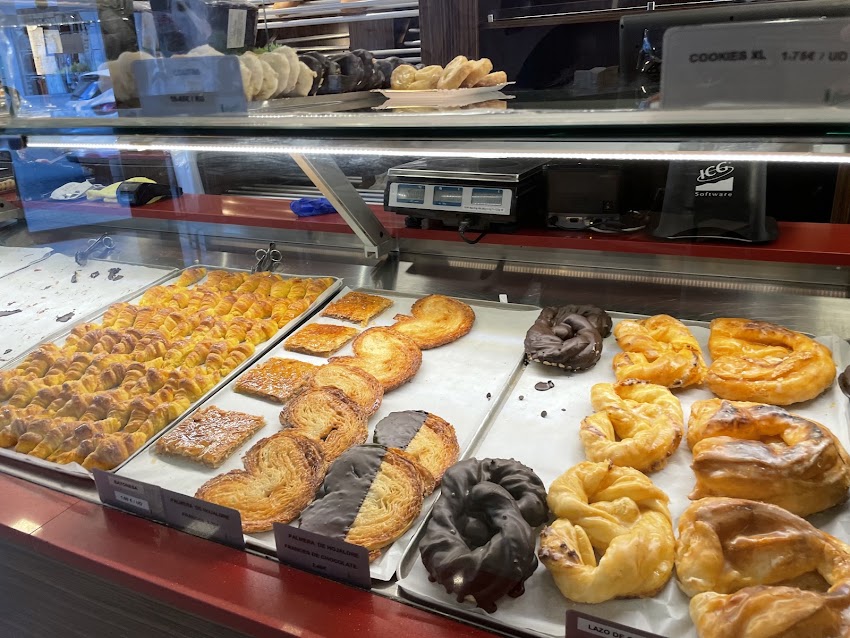 Pastelería Manolo by Hermanas Manzano