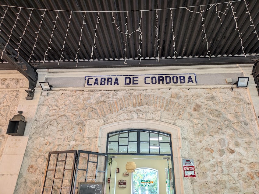 El Tren / Restaurante-Cafetería-Albergue