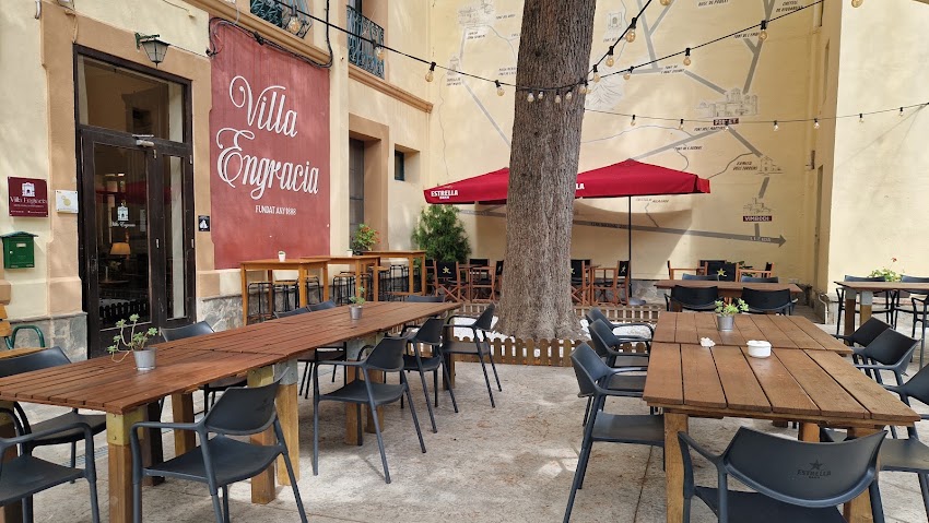 Restaurant La Font del Ferro. Hotel Villa Engracia