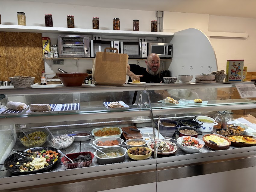 Restaurante & Take away La Caleta – Almuerzos y Desayuno. En local o llevar.