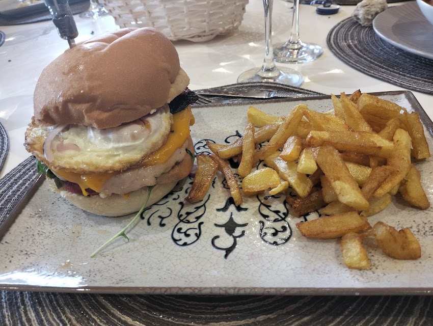 El Aderezo Restaurante & Bar