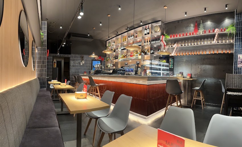 BAR LA RUEDA DE BILBAO • Pintxos • Raciones • Sándwiches • Tortillas • Desayunos