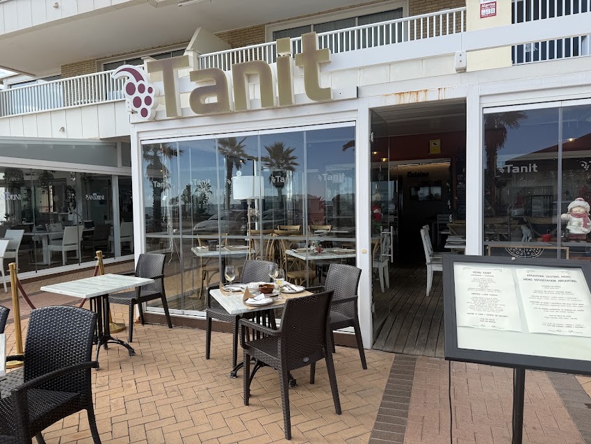 Tanit grill and wine
