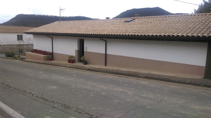 Edificio Social y Piscina Cubierta la Galería