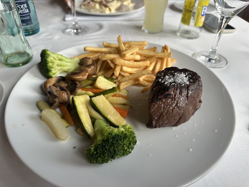 ESPAI GRILL RESTAURANT & LOUNGE CLUB