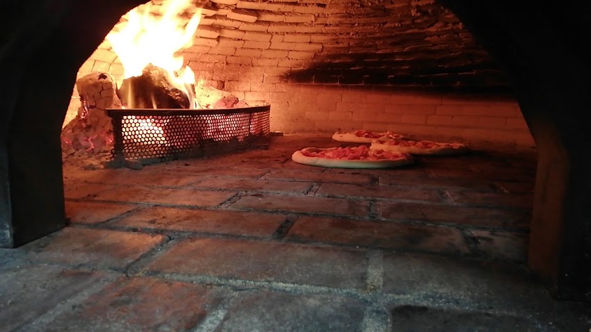 Pizzería Il Forno a Legna Burro Taxi