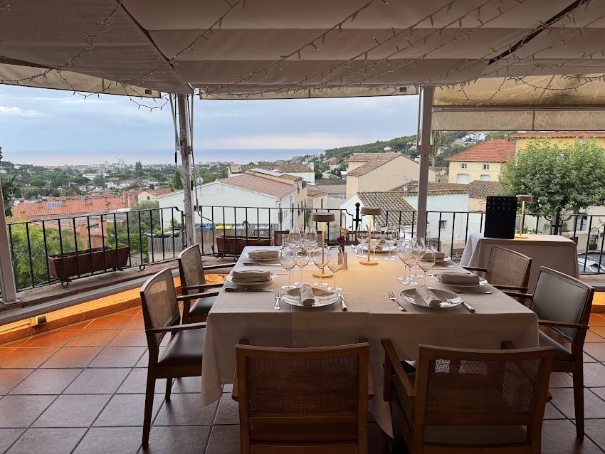 Restaurant i Hotel Boutique «Hostal de la Plaça» a Cabrils