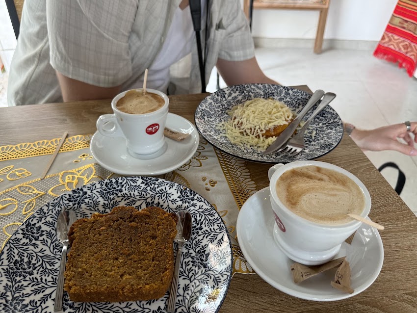 La Reina Latina Café & Tienda