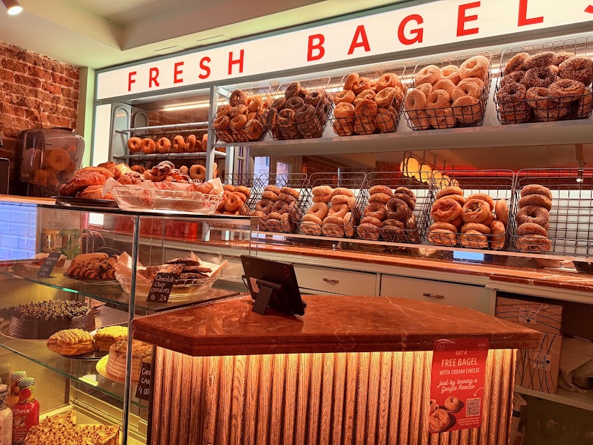 Mazál Bagels & Café