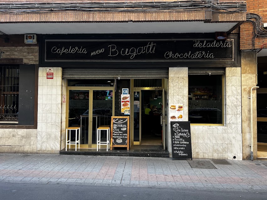 Bar Bugatti 11