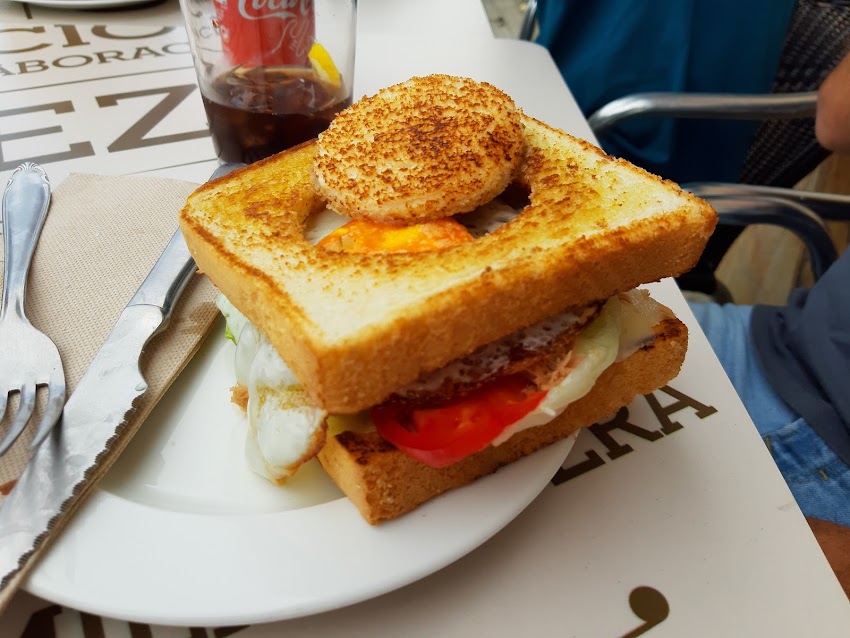 Café Bar A RELLA