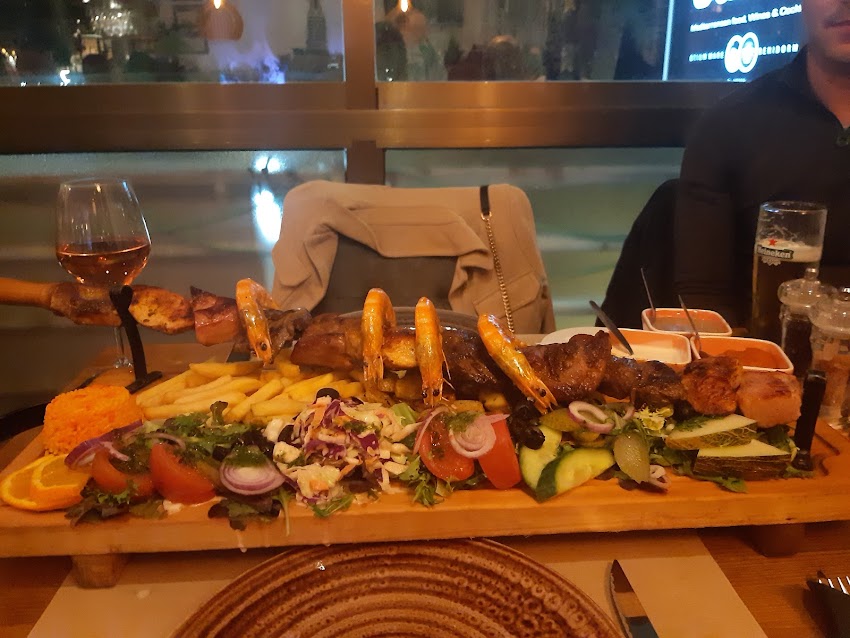GUSTO Bar & Bistro