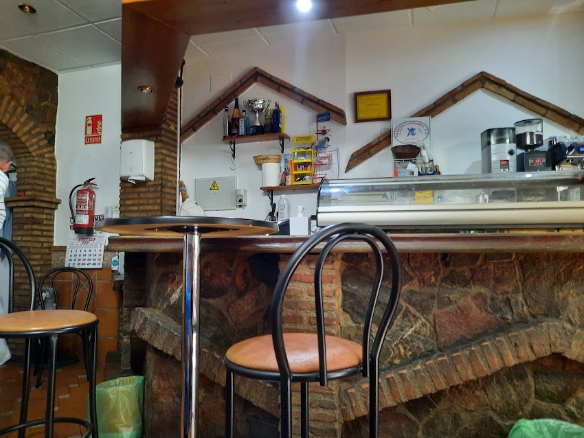 Café Bar Las 4 y 10 – Bar de Tapas – Restaurante en Alcolea -Tapas la Alpujarra