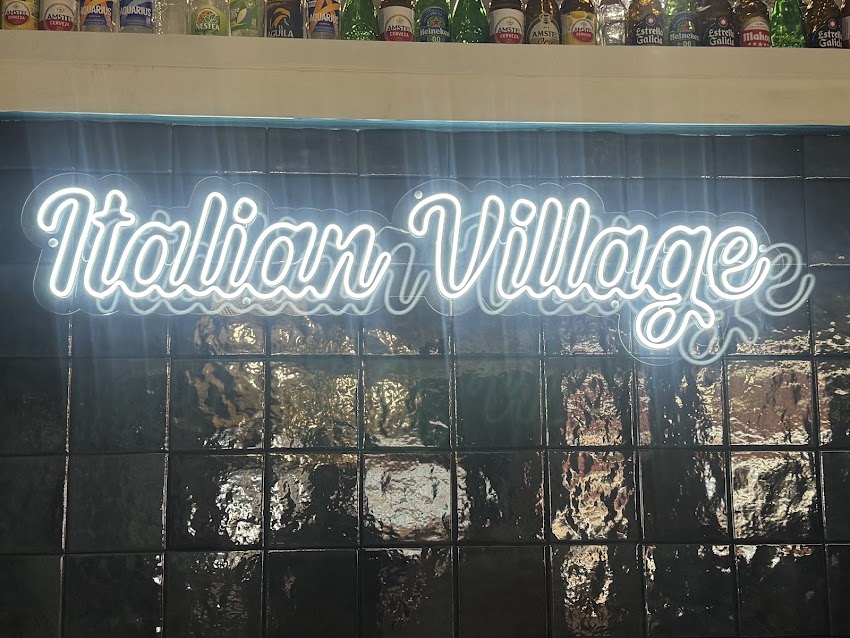 Italian Village Restaurante Pizzeria y comida Hindu