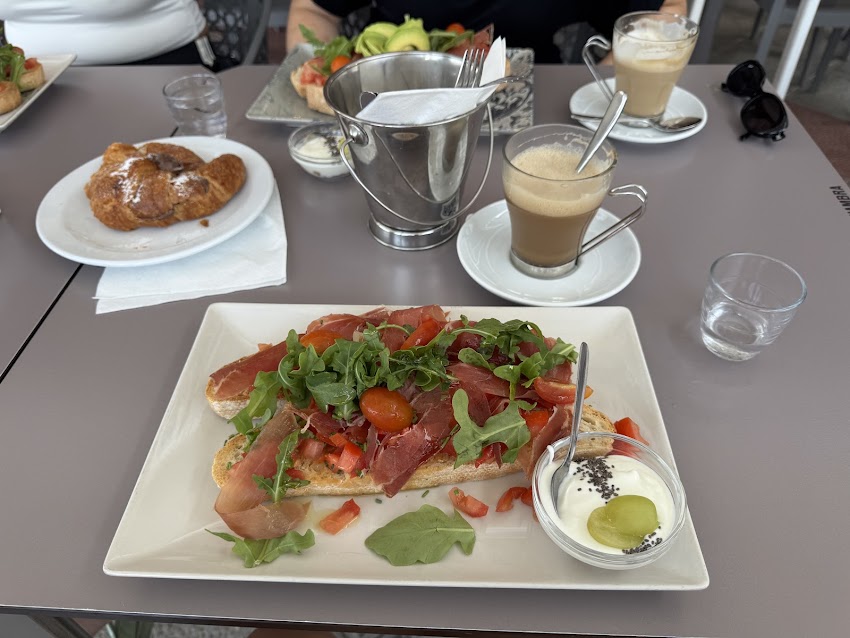 NOAH Coffee Brunch Pasteleria