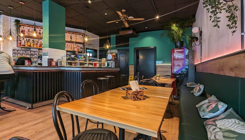 Los Arcos Bar-Café