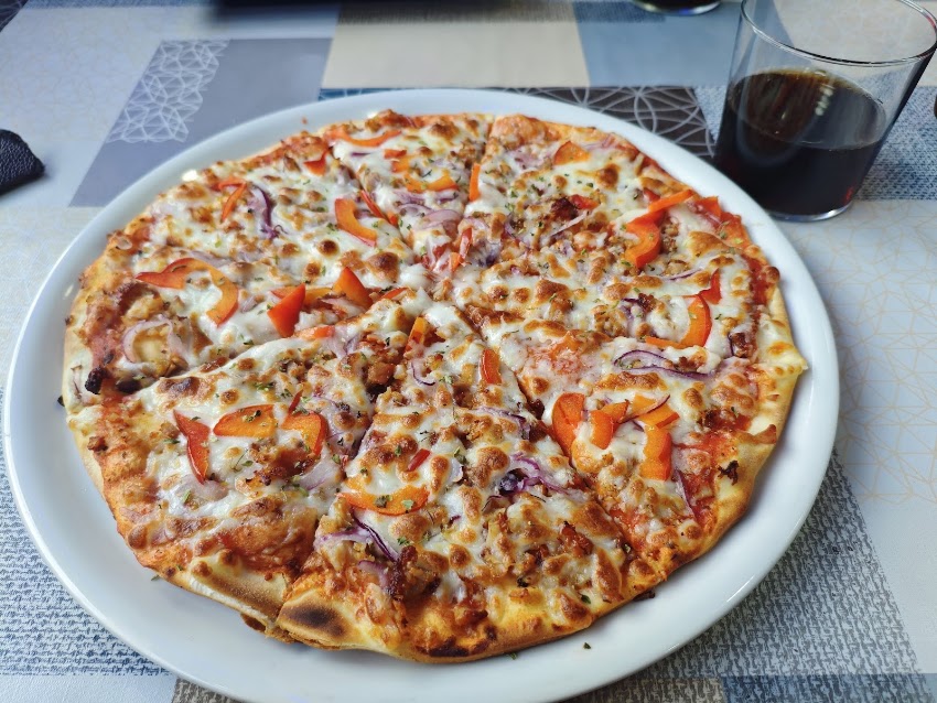Fresh kebab pizza