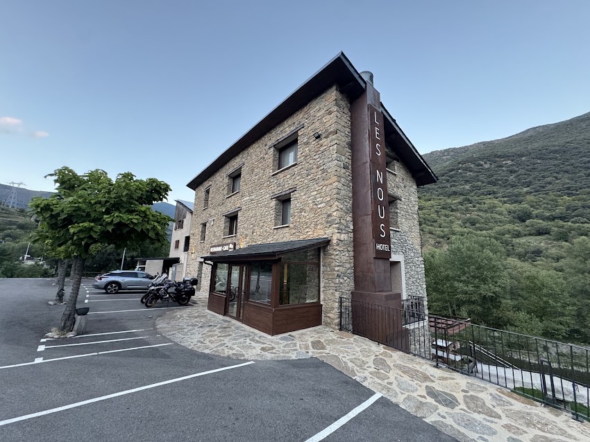 Les Nous Hotel