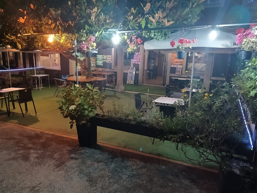 Bar Seara, Vila De Cruces